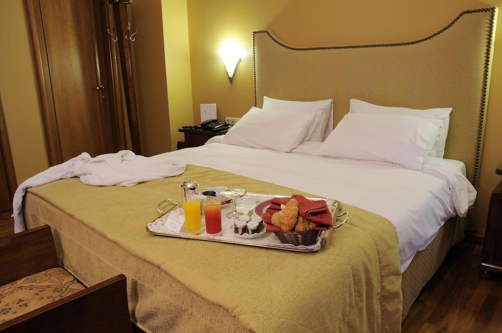 Warwick Palm Beach Hotel Bejrút Kültér fotó