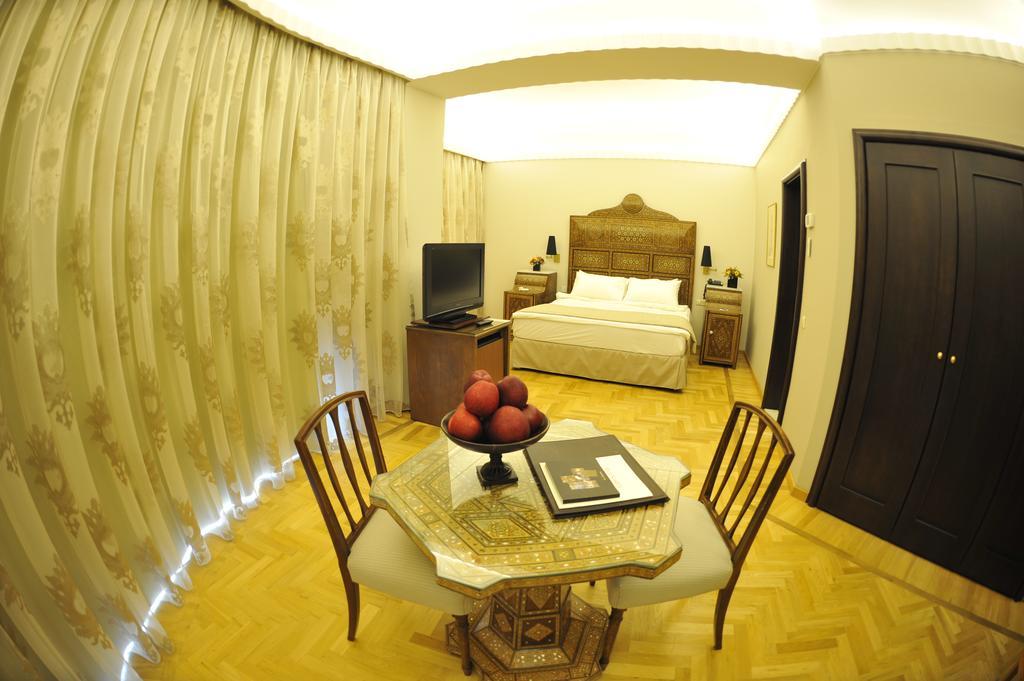 Warwick Palm Beach Hotel Bejrút Kültér fotó