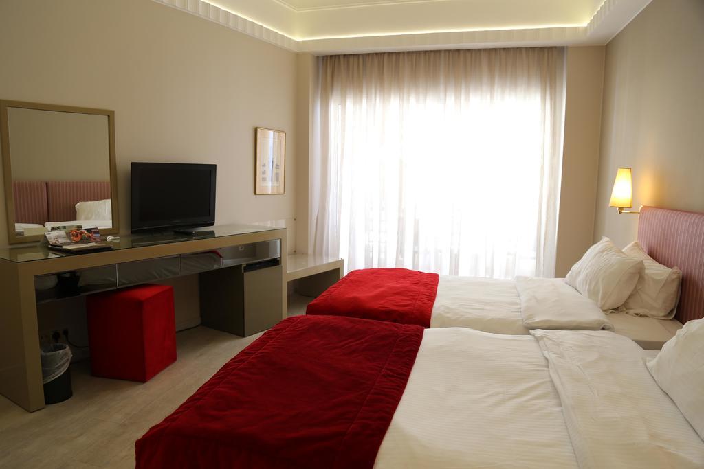 Warwick Palm Beach Hotel Bejrút Kültér fotó